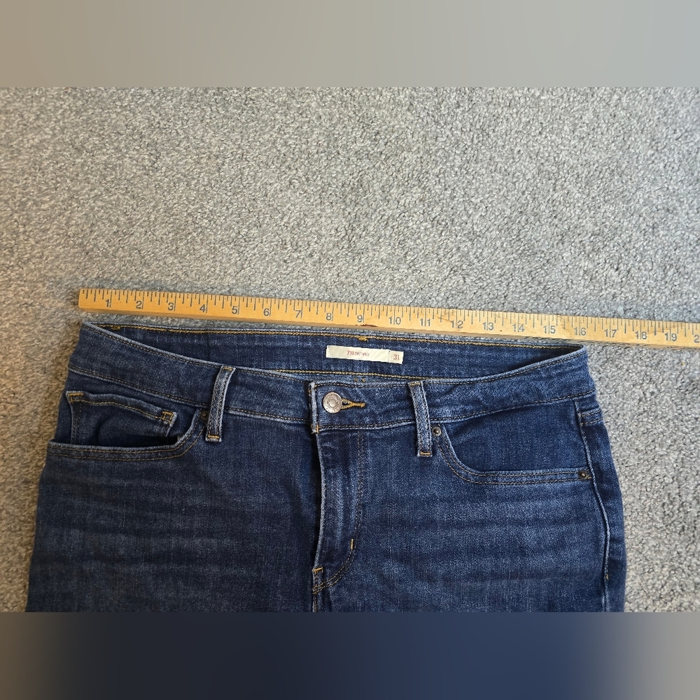 Levis Cut off Denim Shorts Waist Size 31 Raw Hem Medium/Dark Wash - Picture 6 of 9